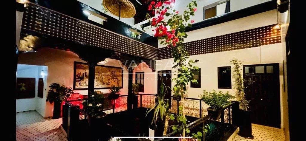 MARRAKECH MAISON D'HÔTES DE 7 CHAMBRES PISCINE SUR LA TERRASSE À VENDR
