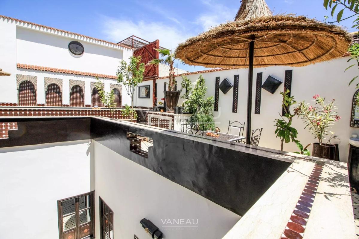 MARRAKECH MAISON D'HÔTES DE 7 CHAMBRES PISCINE SUR LA TERRASSE À VENDR