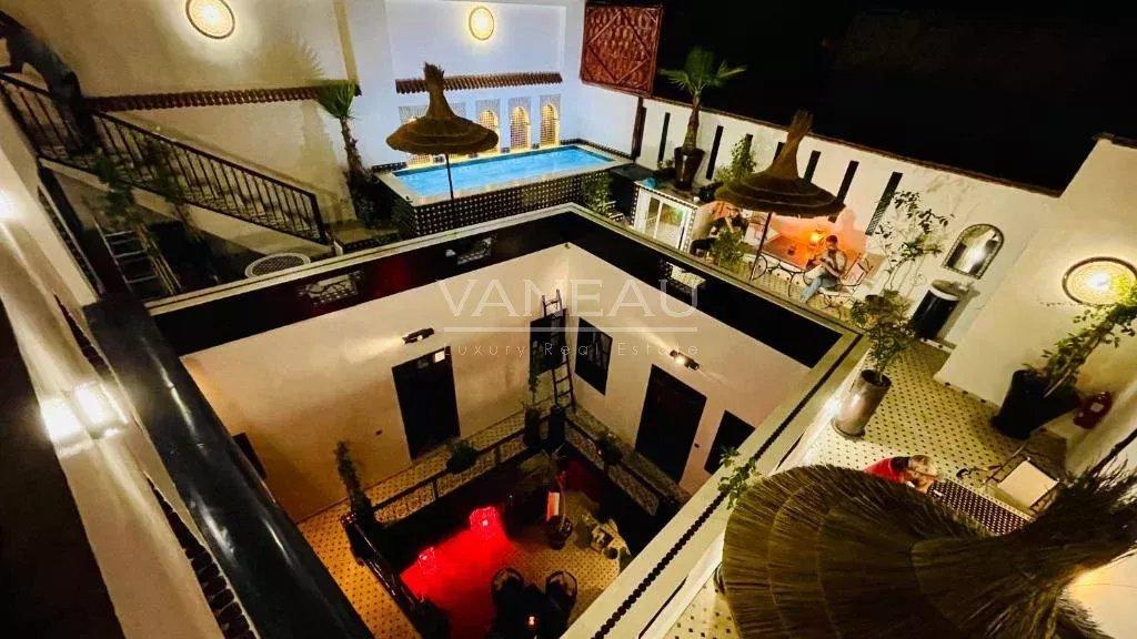 MARRAKECH MAISON D'HÔTES DE 7 CHAMBRES PISCINE SUR LA TERRASSE À VENDR
