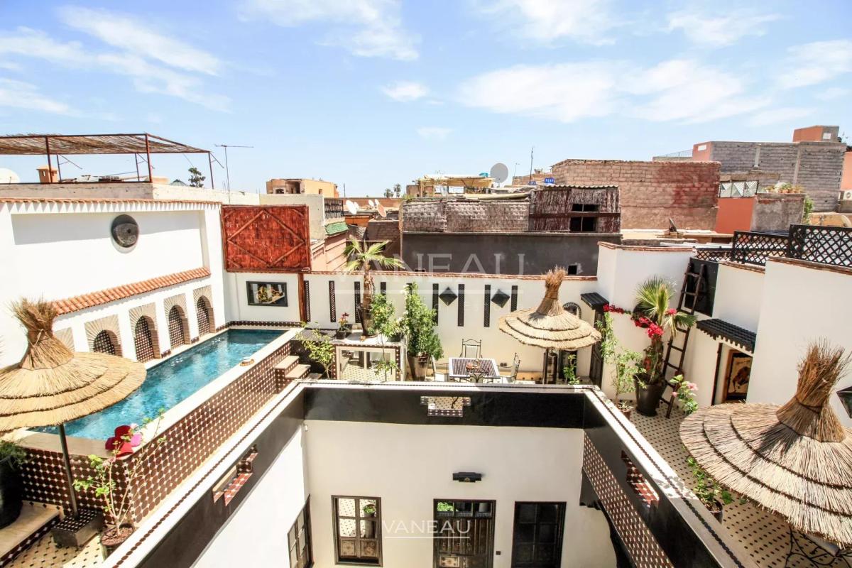 MARRAKECH MAISON D'HÔTES DE 7 CHAMBRES PISCINE SUR LA TERRASSE À VENDR
