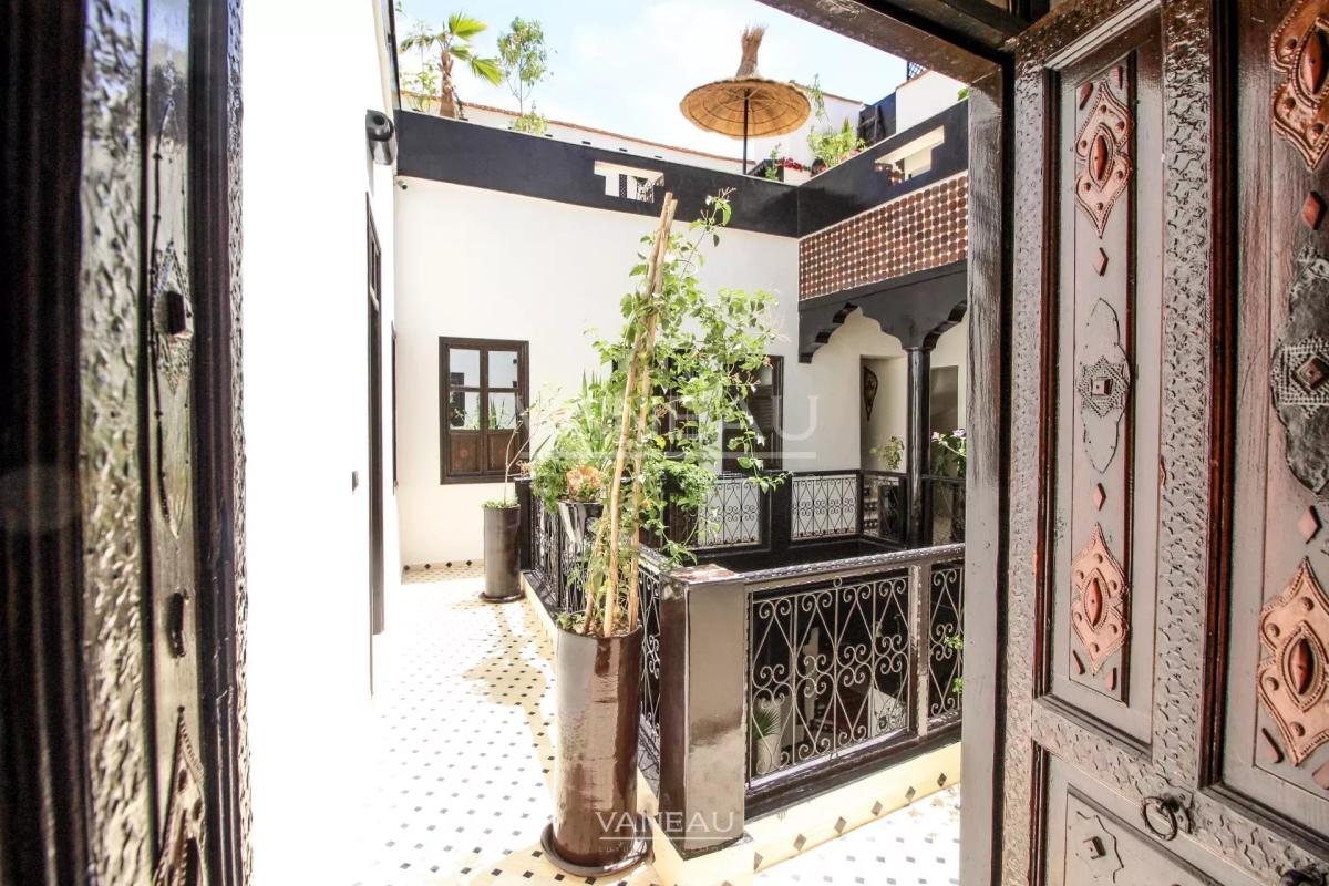 MARRAKECH MAISON D'HÔTES DE 7 CHAMBRES PISCINE SUR LA TERRASSE À VENDR