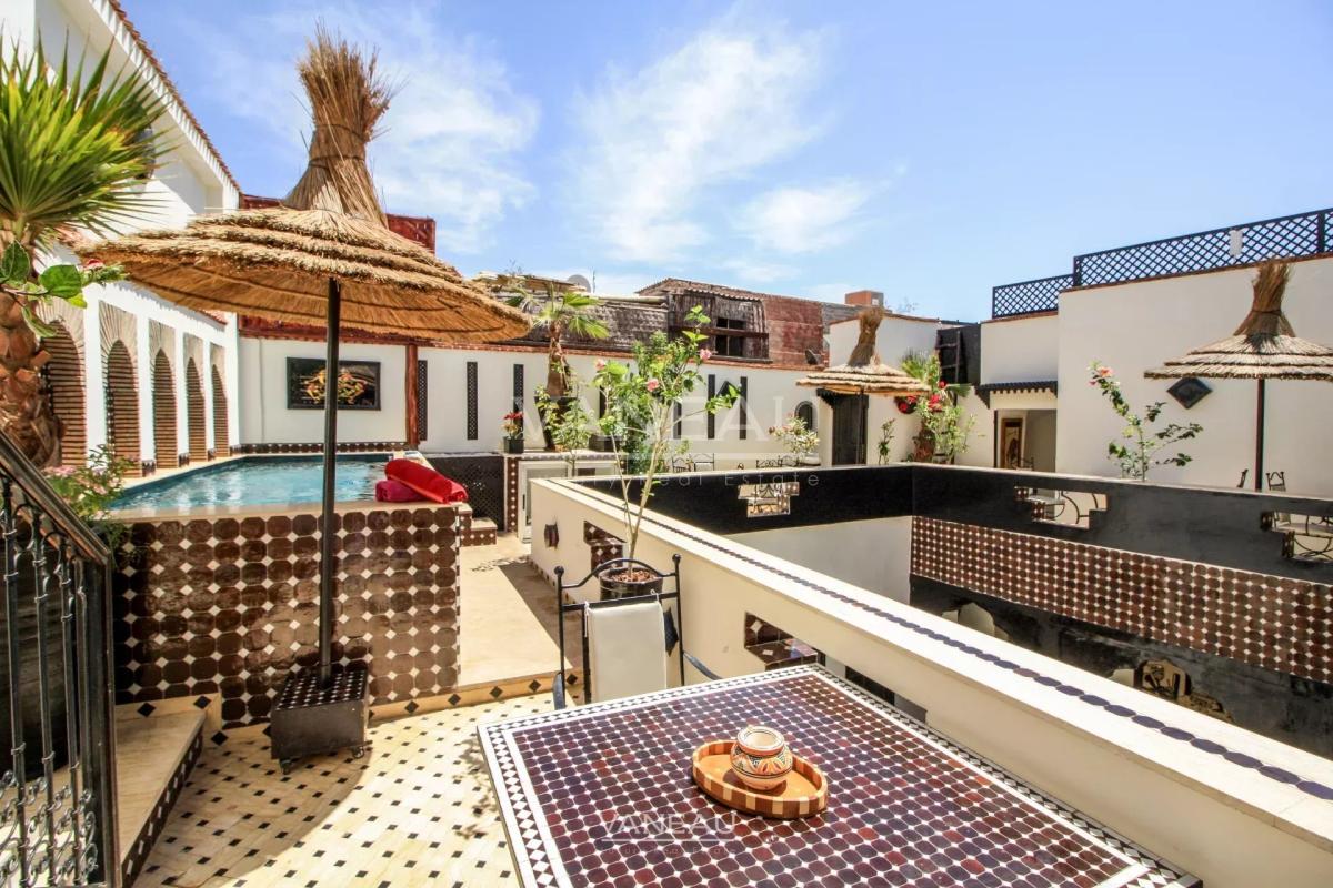 MARRAKECH MAISON D'HÔTES DE 7 CHAMBRES PISCINE SUR LA TERRASSE À VENDR