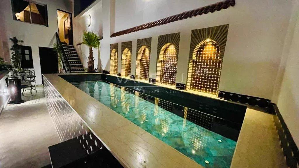 MARRAKECH MAISON D'HÔTES DE 7 CHAMBRES PISCINE SUR LA TERRASSE À VENDR