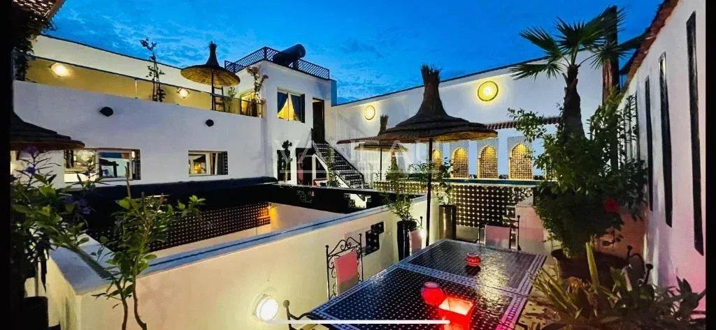 MARRAKECH MAISON D'HÔTES DE 7 CHAMBRES PISCINE SUR LA TERRASSE À VENDR