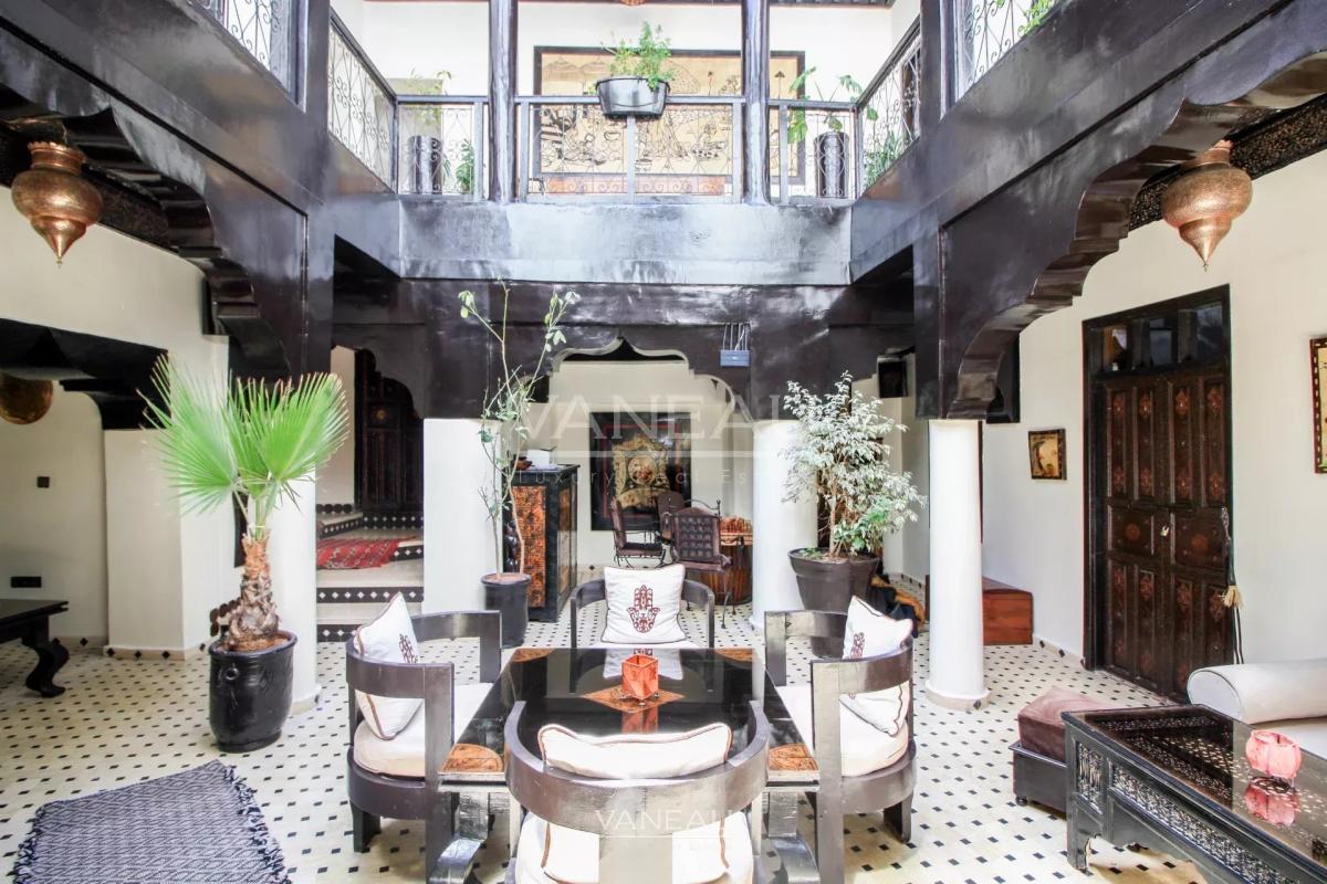 MARRAKECH MAISON D'HÔTES DE 7 CHAMBRES PISCINE SUR LA TERRASSE À VENDR