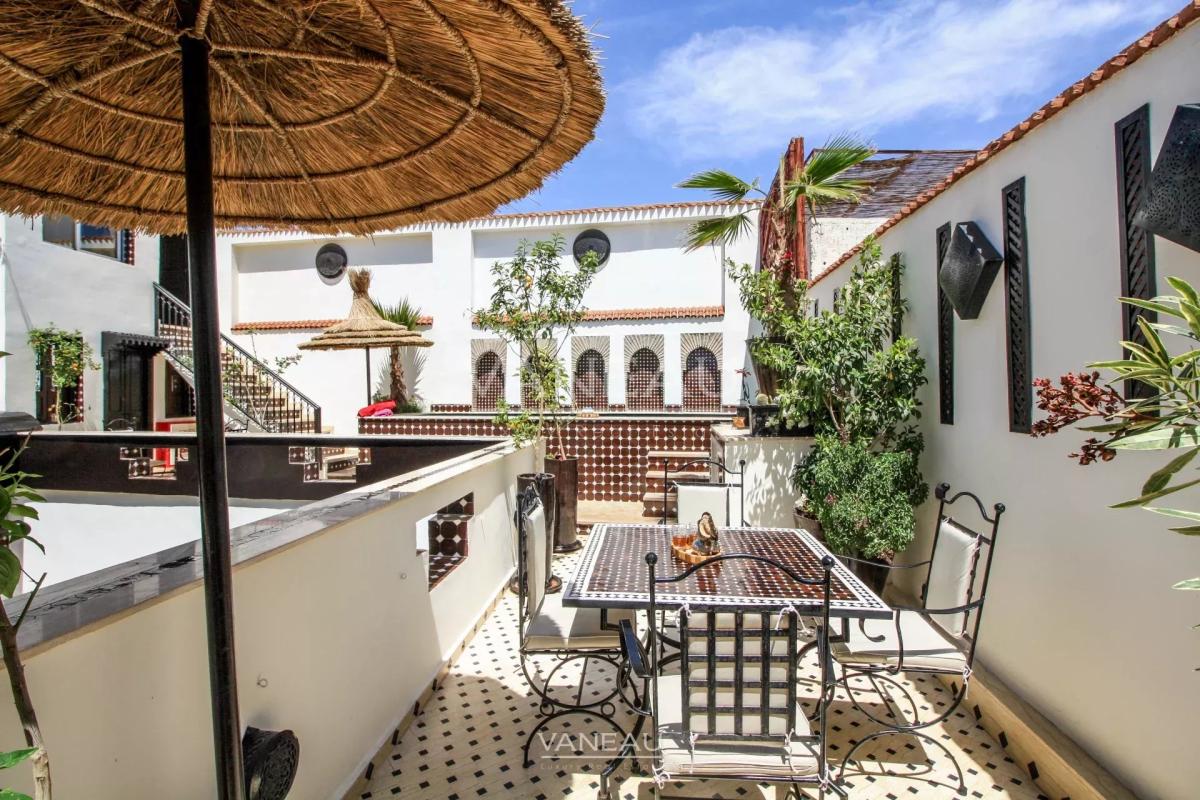 MARRAKECH MAISON D'HÔTES DE 7 CHAMBRES PISCINE SUR LA TERRASSE À VENDR