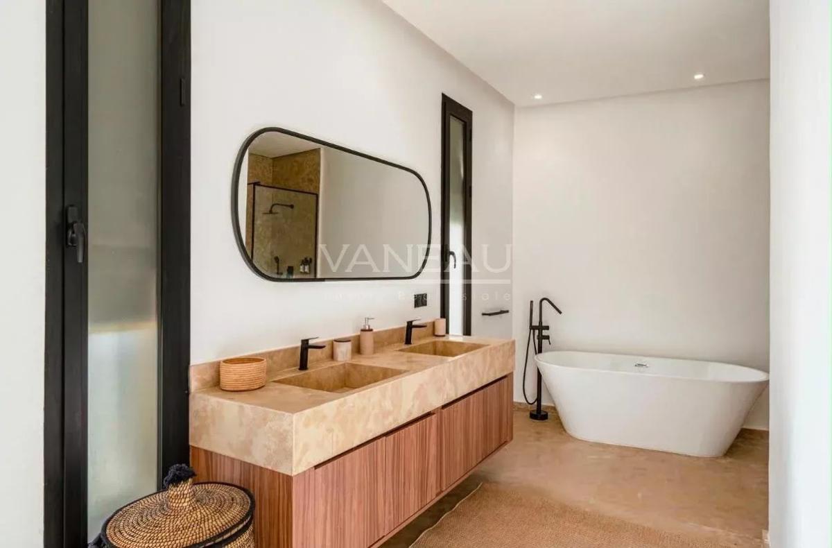 Villa contemporaine avec piscine et vue sur l’Atlas