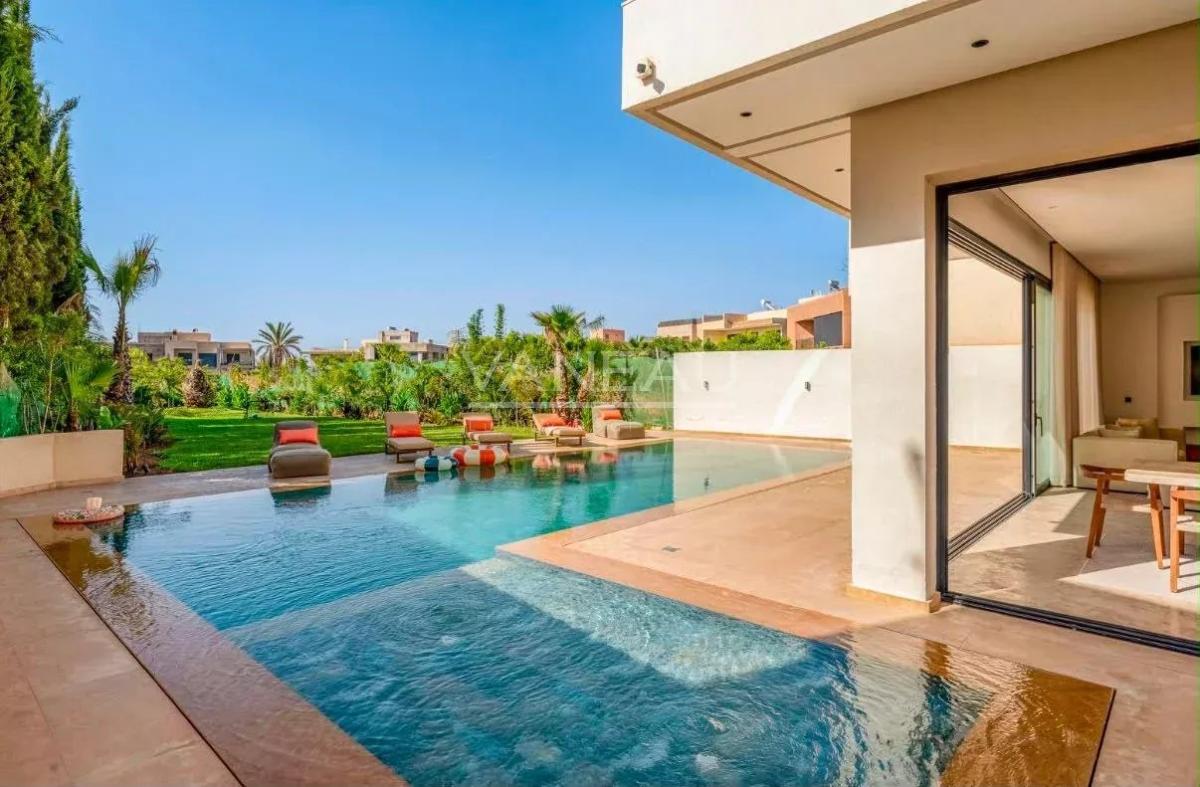 Villa contemporaine avec piscine et vue sur l’Atlas