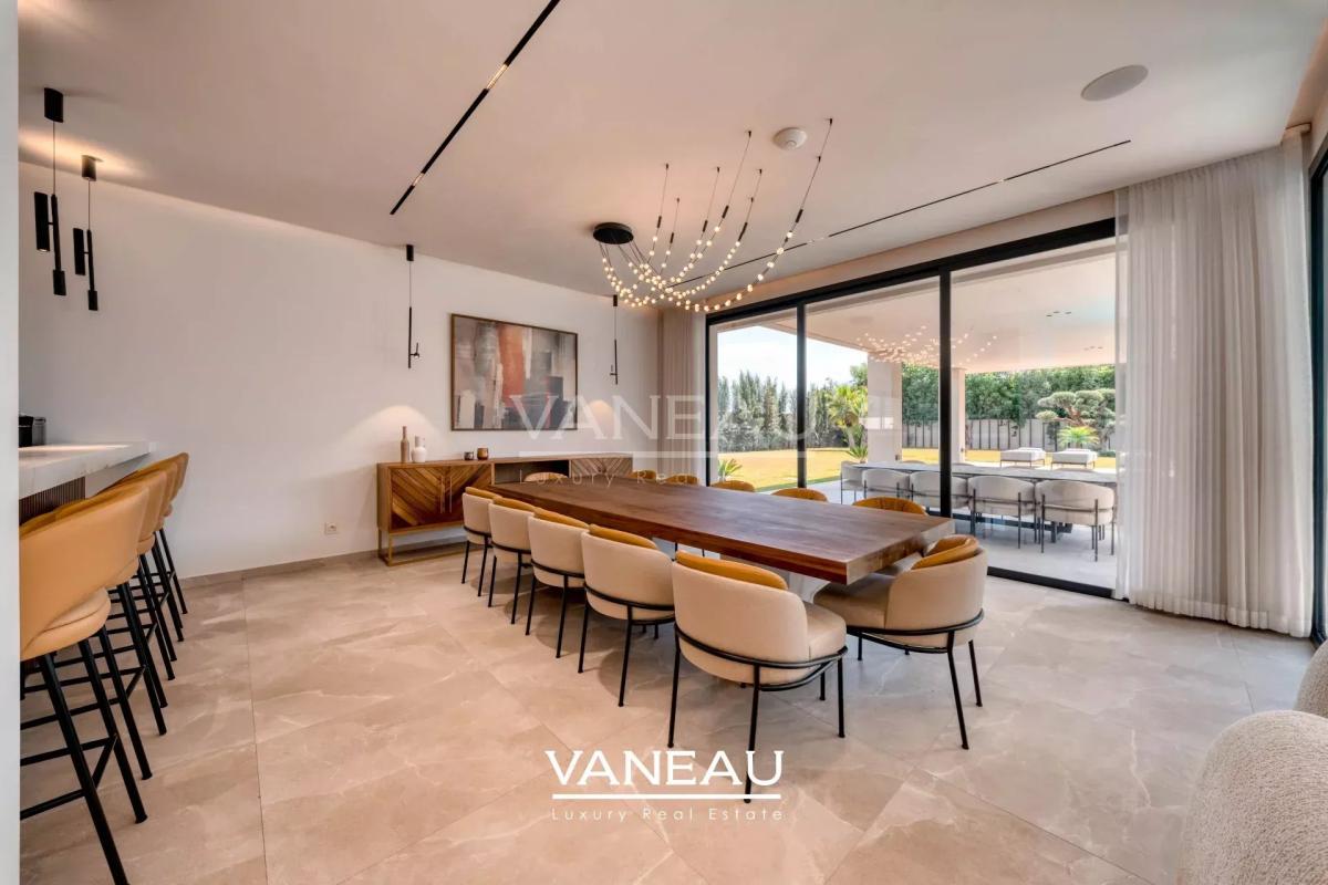 Villa contemporaine avec piscine et vue sur l’Atlas