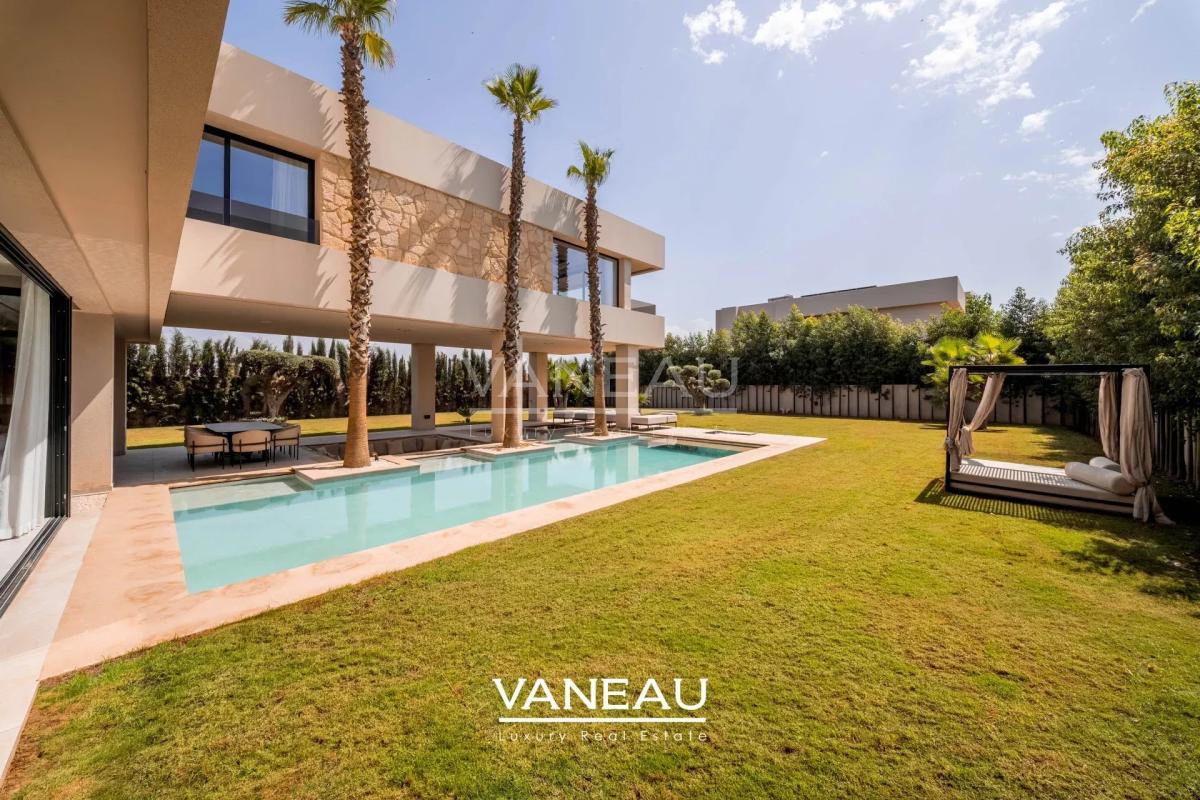 Villa contemporaine avec piscine et vue sur l’Atlas
