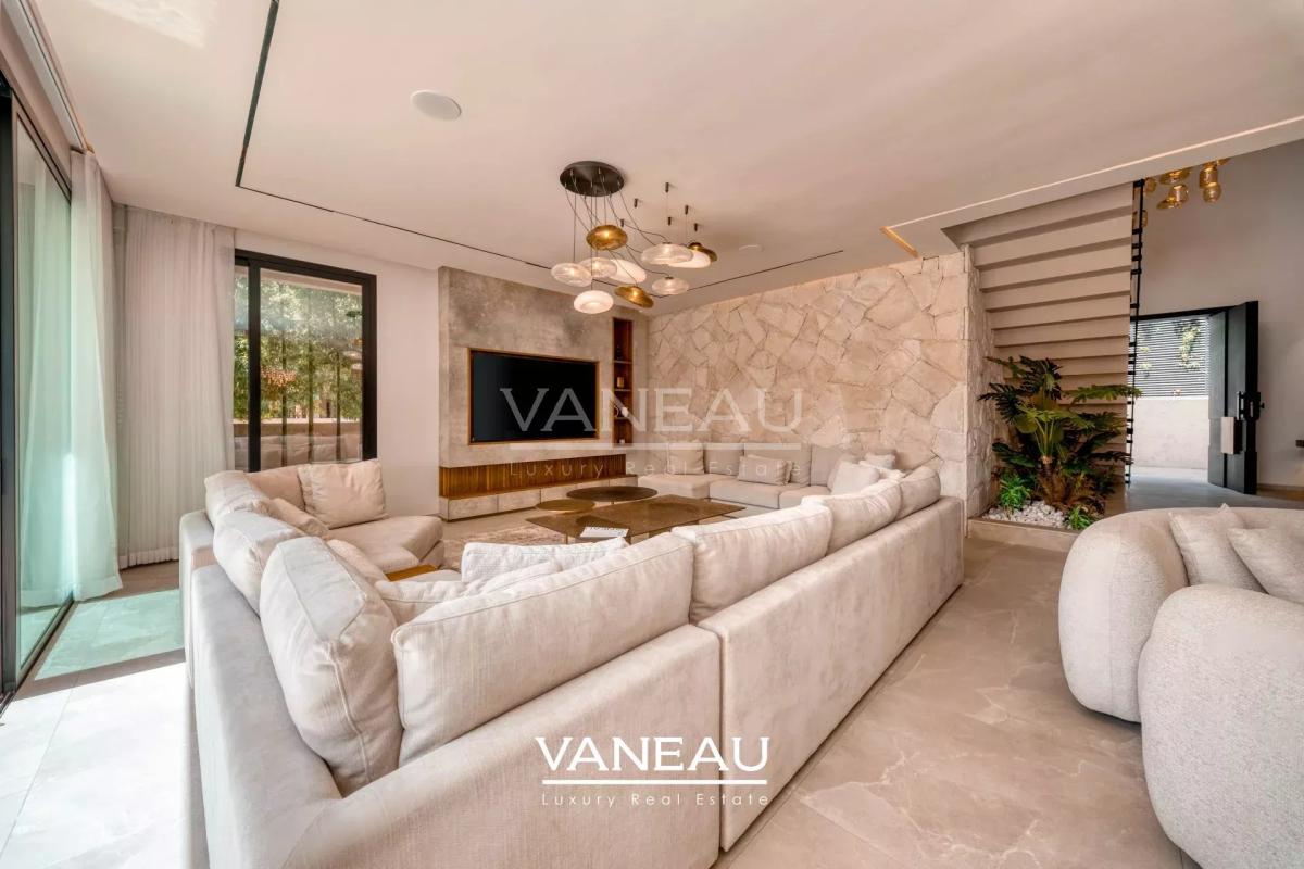 Villa contemporaine avec piscine et vue sur l’Atlas