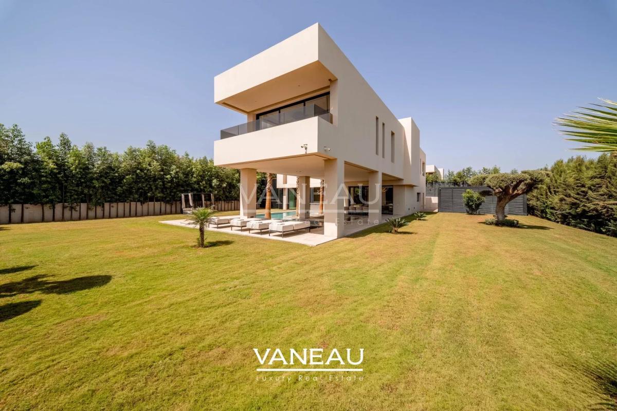 Villa contemporaine avec piscine et vue sur l’Atlas