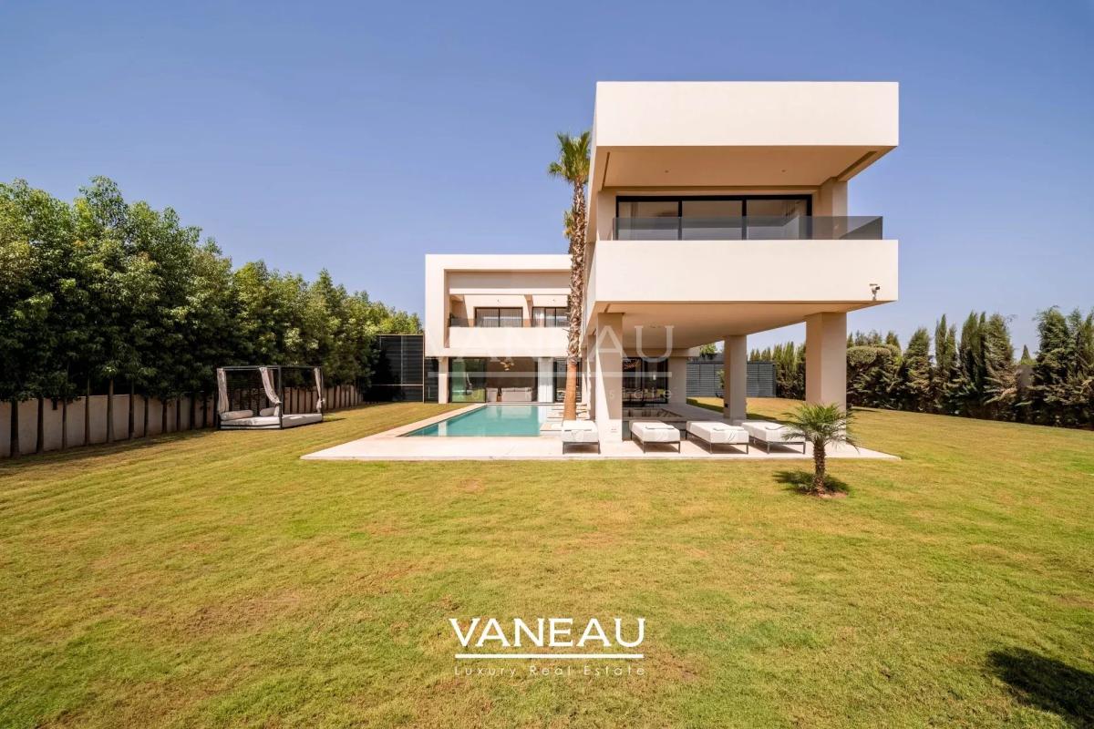 Villa contemporaine avec piscine et vue sur l’Atlas
