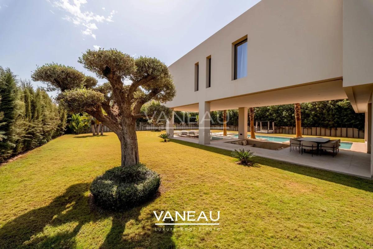 Villa contemporaine avec piscine et vue sur l’Atlas