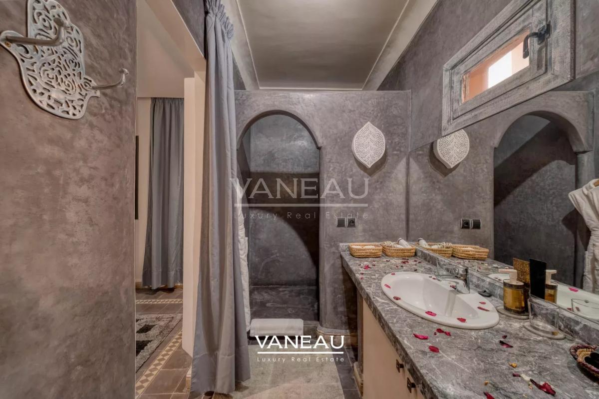 Maison d'hôte de 9 chambres avec bassin
