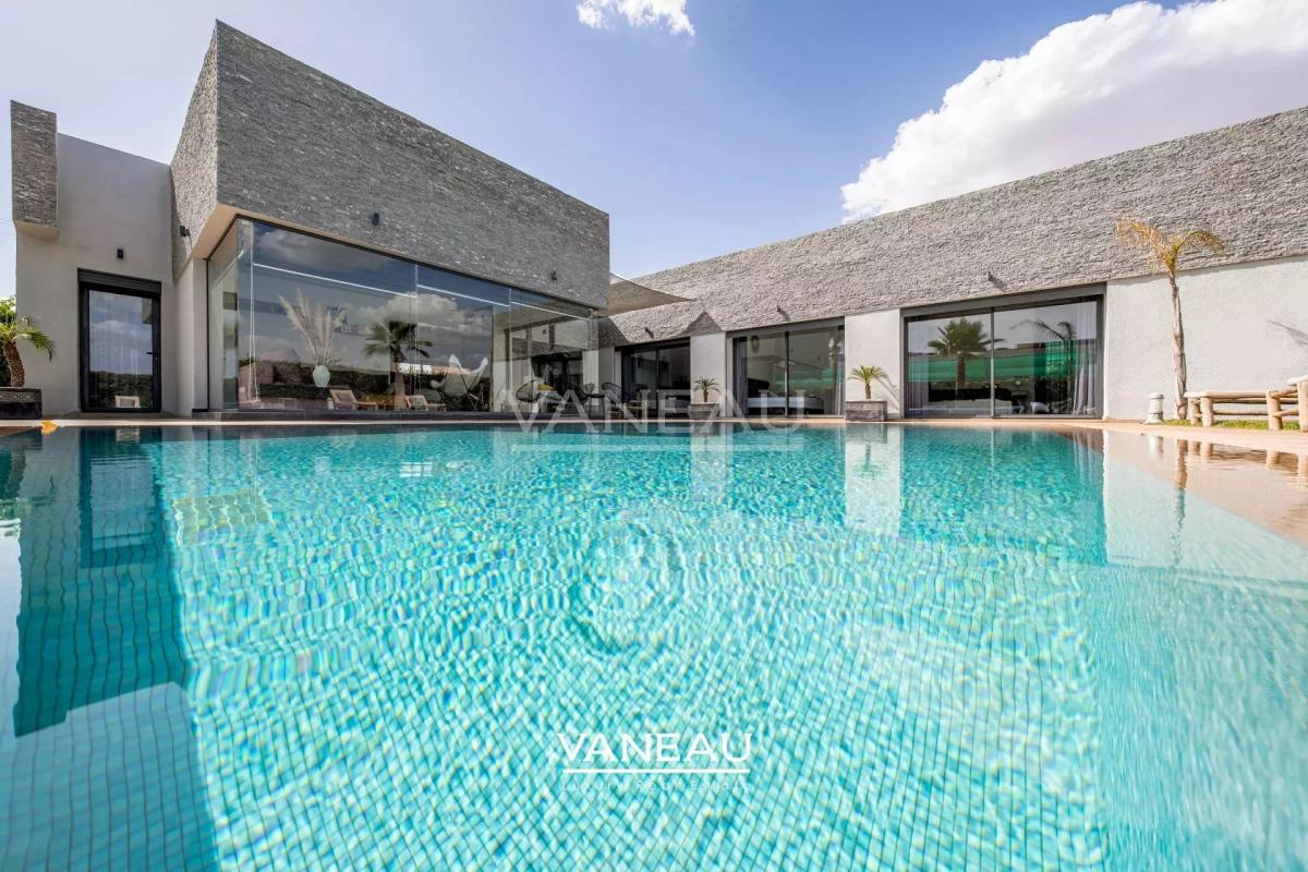 Villa au calme avec piscine – Route de Ouarzazate