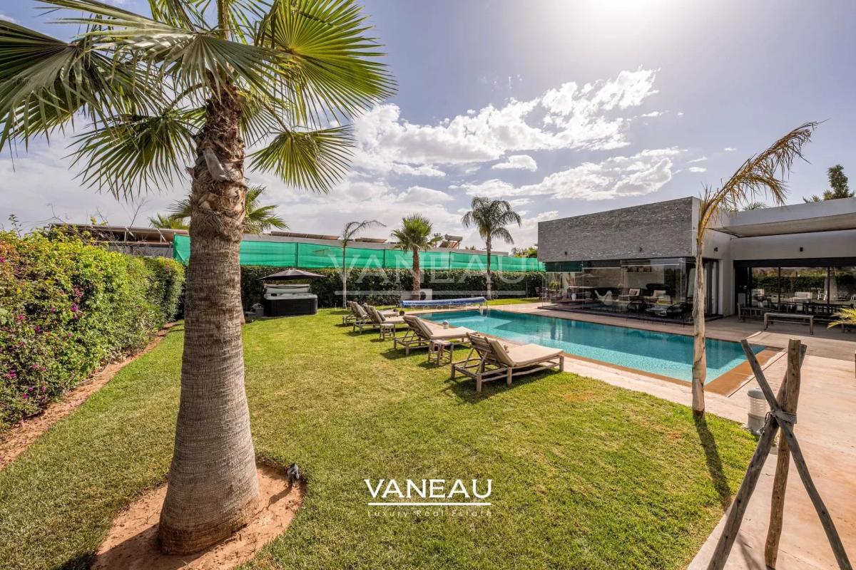 Villa au calme avec piscine – Route de Ouarzazate