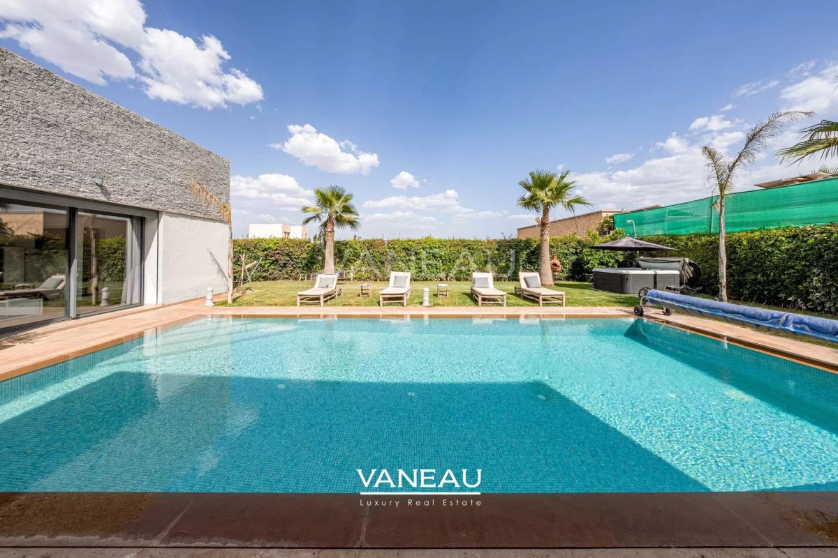 Villa au calme avec piscine – Route de Ouarzazate