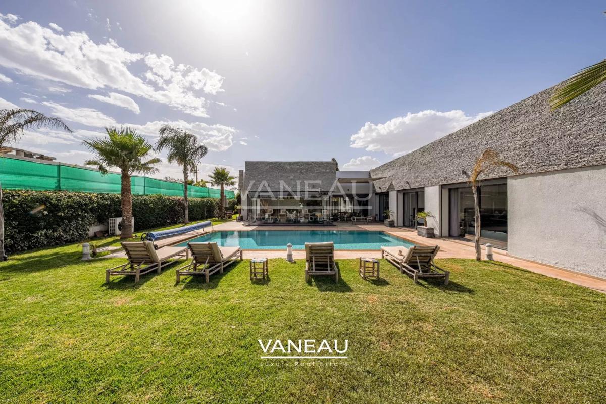 Villa au calme avec piscine – Route de Ouarzazate