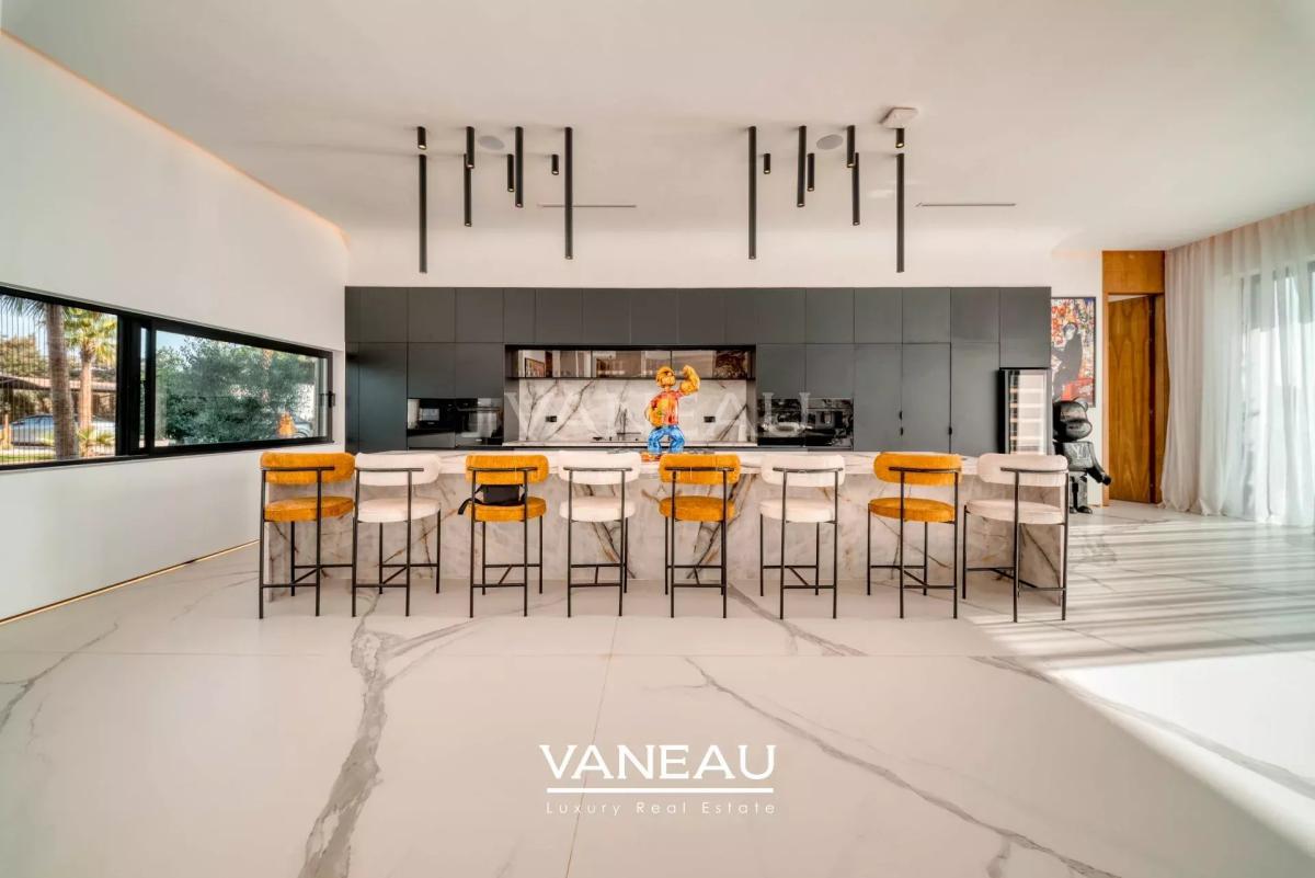 Villa de luxe à vendre à Marrakech avec AVNA – Vue panoramique sur l’Atlas
