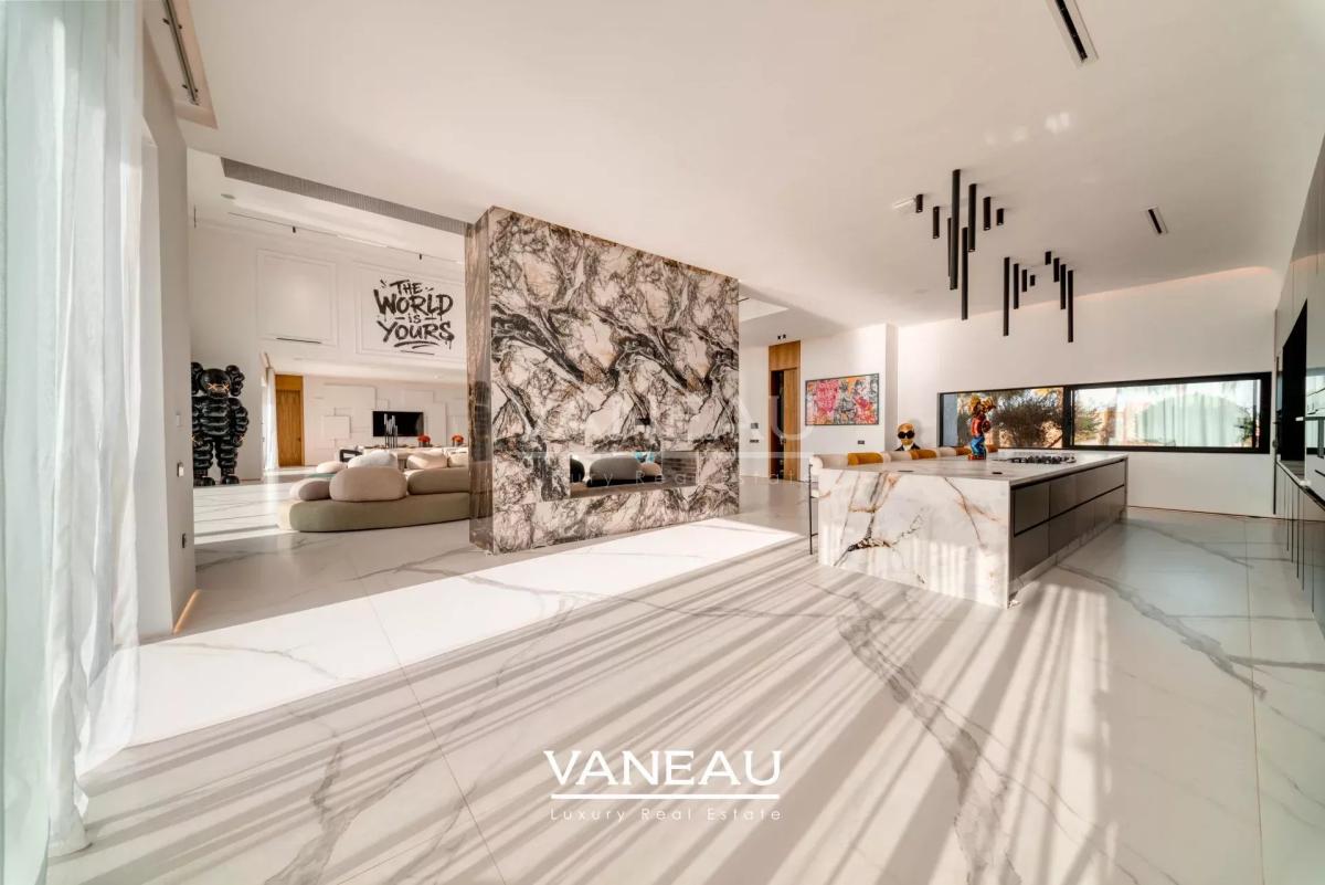 Villa de luxe à vendre à Marrakech avec AVNA – Vue panoramique sur l’Atlas