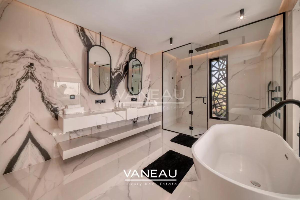 Villa de luxe à vendre à Marrakech avec AVNA – Vue panoramique sur l’Atlas