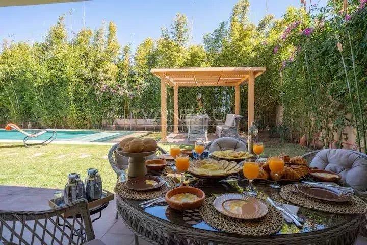 Villa d’exception au cœur du golf avec grand jardin, piscine et vue imprenable sur les montagnes