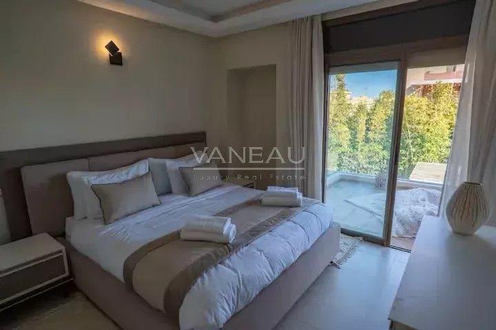 Villa d’exception au cœur du golf avec grand jardin, piscine et vue imprenable sur les montagnes