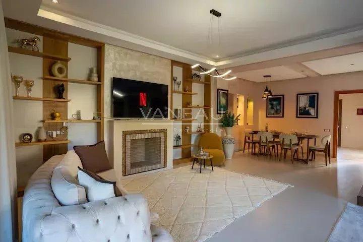 Villa d’exception au cœur du golf avec grand jardin, piscine et vue imprenable sur les montagnes