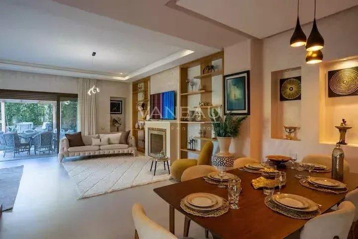 Villa d’exception au cœur du golf avec grand jardin, piscine et vue imprenable sur les montagnes