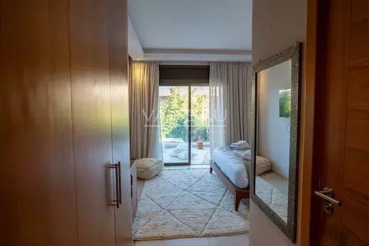 Villa d’exception au cœur du golf avec grand jardin, piscine et vue imprenable sur les montagnes