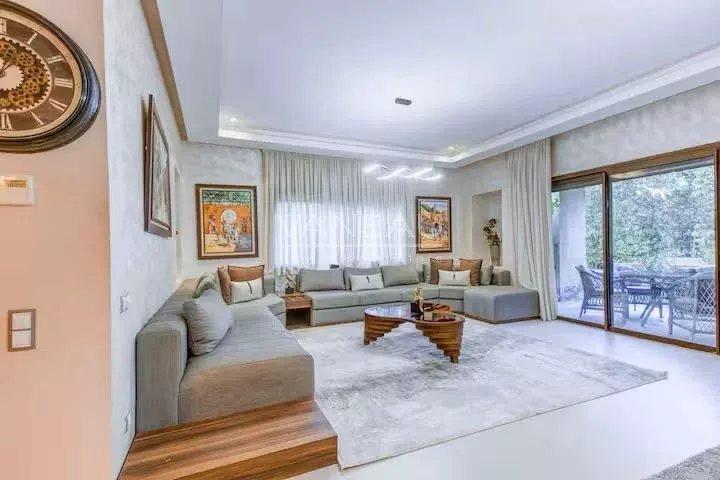 Villa d’exception au cœur du golf avec grand jardin, piscine et vue imprenable sur les montagnes