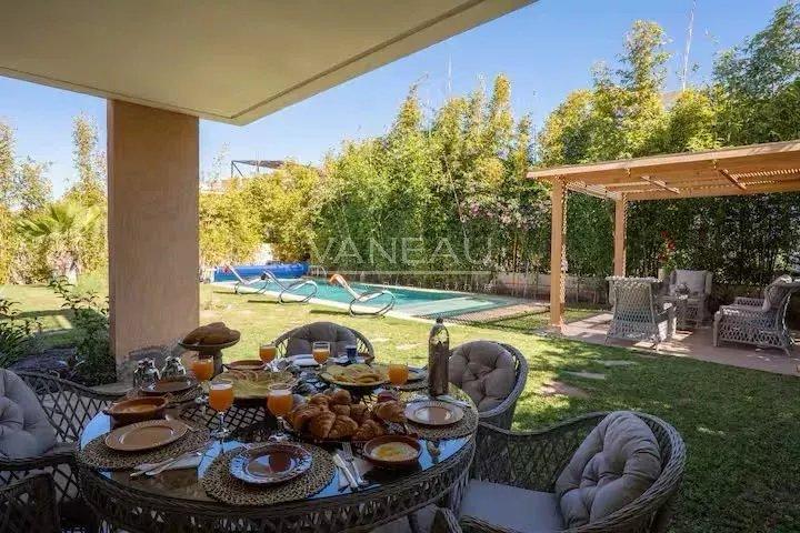 Villa d’exception au cœur du golf avec grand jardin, piscine et vue imprenable sur les montagnes