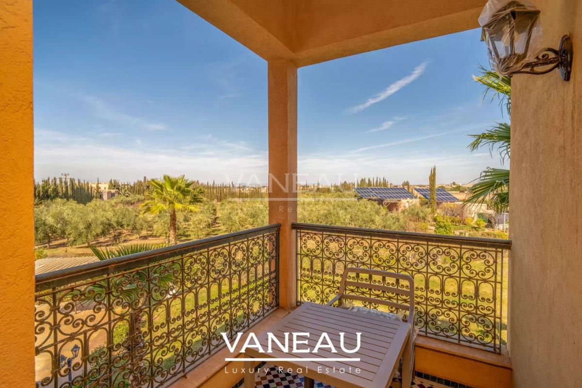 Villa aux allures de palais avec autorisation de maison d'hôtes sur la route de l'Ourika