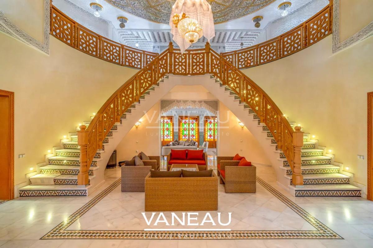 Villa aux allures de palais avec autorisation de maison d'hôtes sur la route de l'Ourika