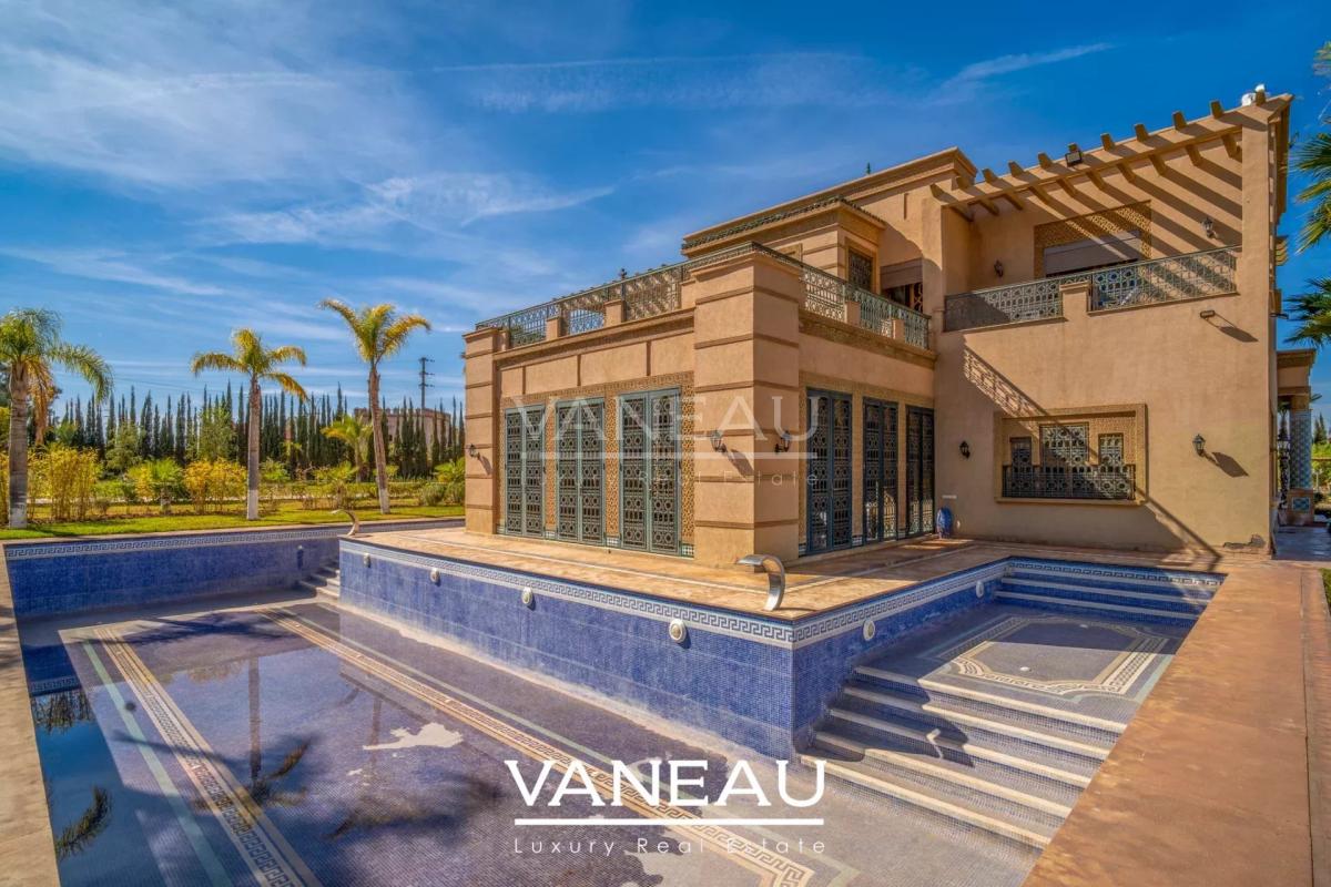 Villa aux allures de palais avec autorisation de maison d'hôtes sur la route de l'Ourika