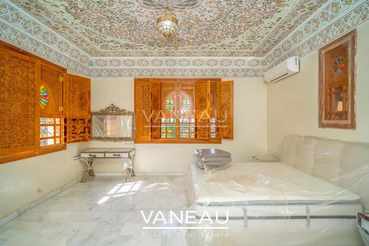 Villa aux allures de palais avec autorisation de maison d'hôtes sur la route de l'Ourika
