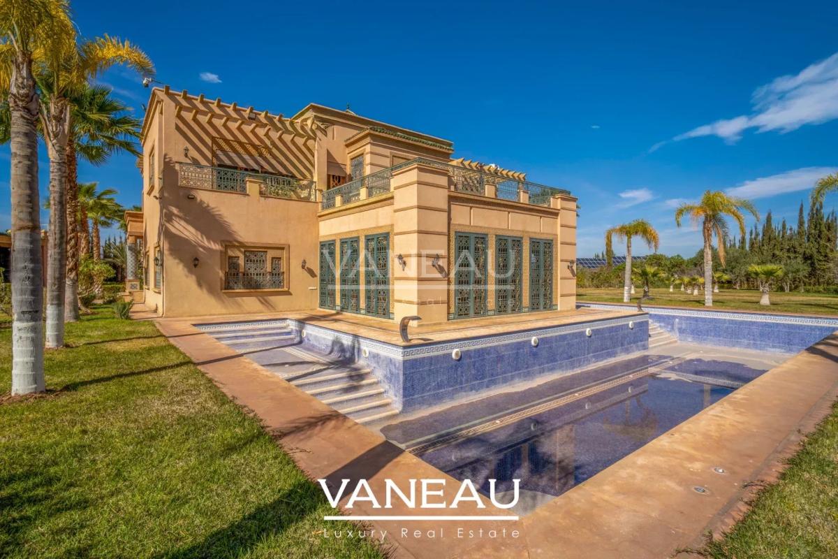 Villa aux allures de palais avec autorisation de maison d'hôtes sur la route de l'Ourika