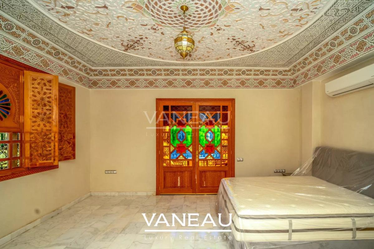 Villa aux allures de palais avec autorisation de maison d'hôtes sur la route de l'Ourika
