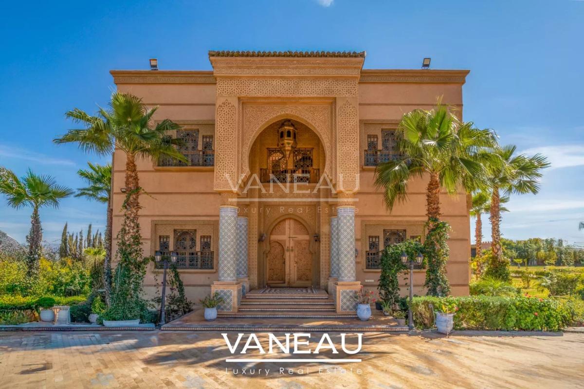 Villa aux allures de palais avec autorisation de maison d'hôtes sur la route de l'Ourika