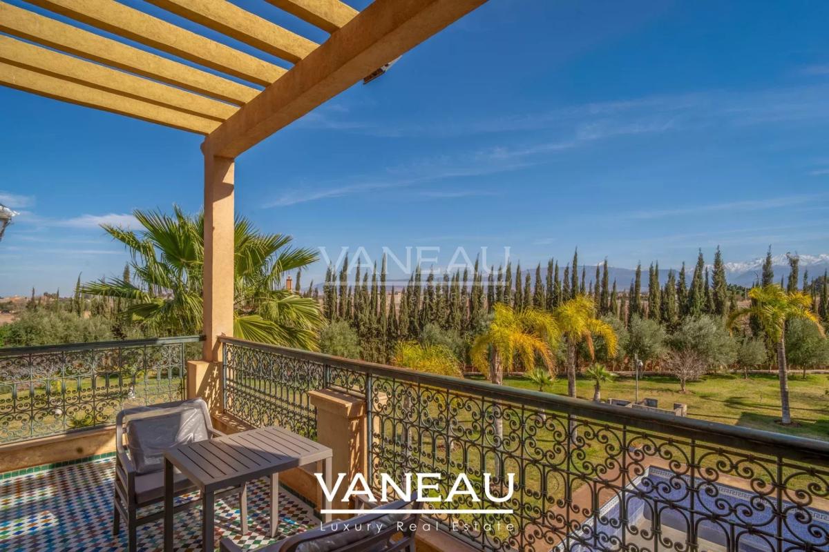 Villa aux allures de palais avec autorisation de maison d'hôtes sur la route de l'Ourika