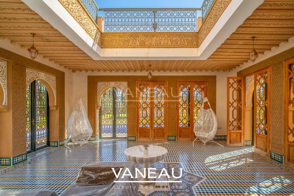 Villa aux allures de palais avec autorisation de maison d'hôtes sur la route de l'Ourika
