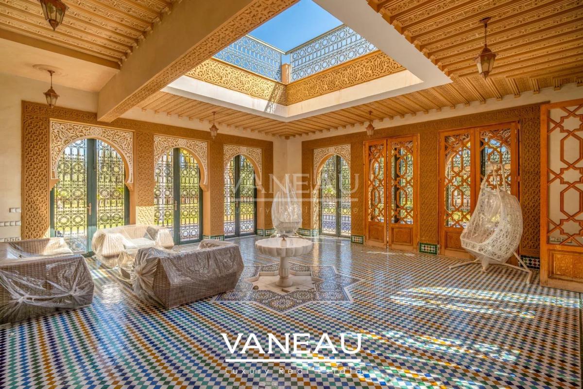 Villa aux allures de palais avec autorisation de maison d'hôtes sur la route de l'Ourika