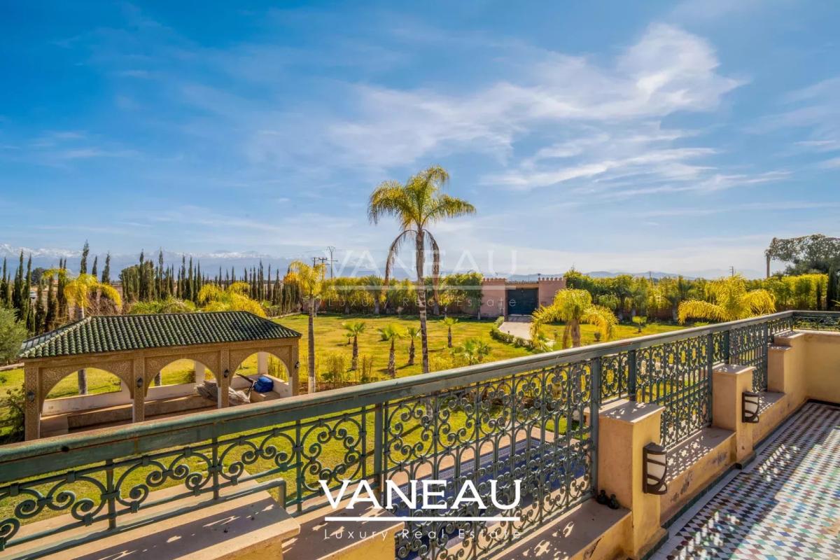 Villa aux allures de palais avec autorisation de maison d'hôtes sur la route de l'Ourika