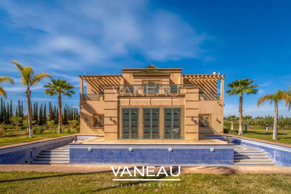 Villa aux allures de palais avec autorisation de maison d'hôtes sur la route de l'Ourika