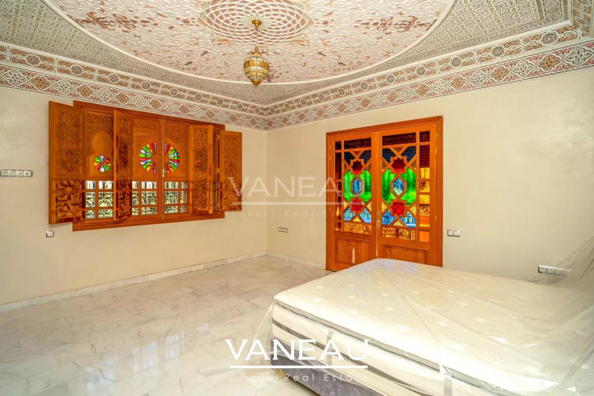 Villa aux allures de palais avec autorisation de maison d'hôtes sur la route de l'Ourika
