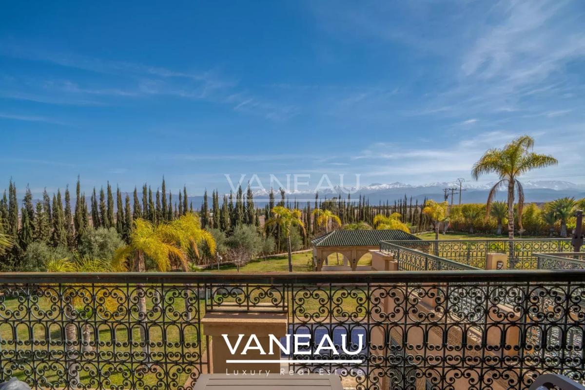 Villa aux allures de palais avec autorisation de maison d'hôtes sur la route de l'Ourika