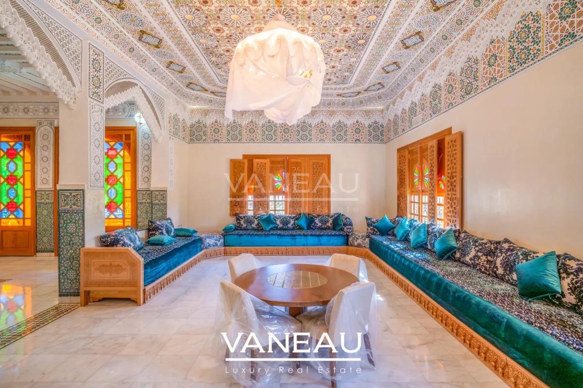 Villa aux allures de palais avec autorisation de maison d'hôtes sur la route de l'Ourika