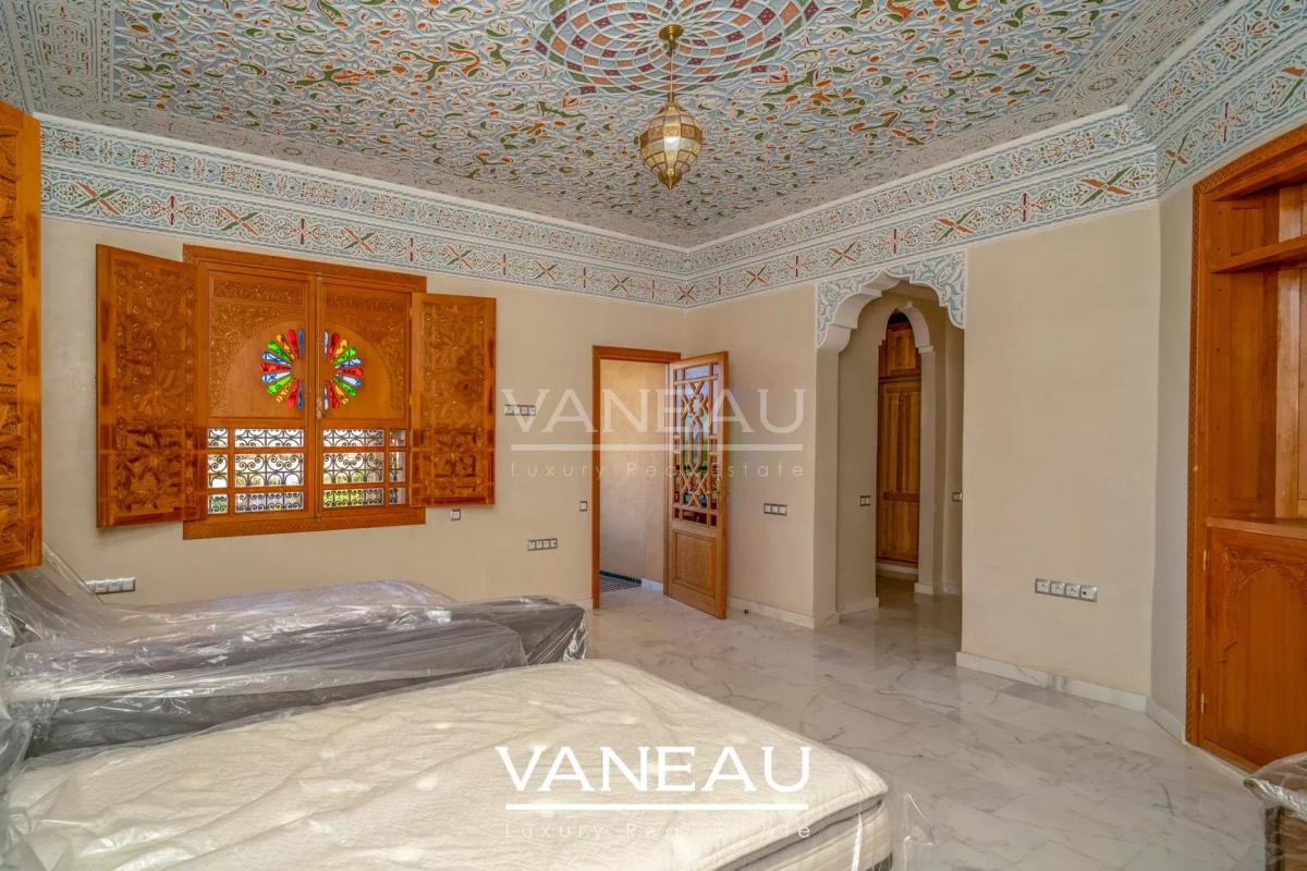 Villa aux allures de palais avec autorisation de maison d'hôtes sur la route de l'Ourika