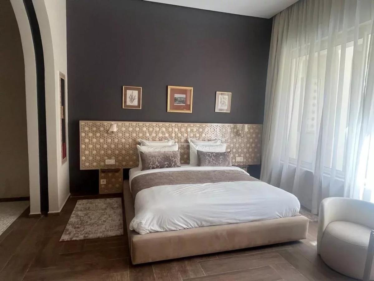 Hotel 36 chambres/ Suites  quartier Agdal